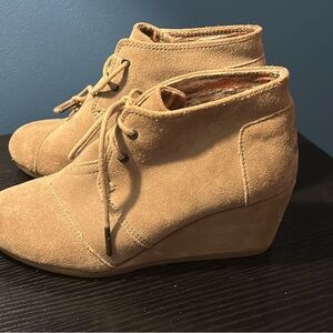 Toms Cream Ankle Boots with Wedge Heel and Rounded Toe